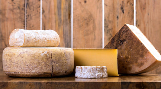 Odkryj tajemnicę smaku: Dlaczego tradycyjne sery rzemieślnicze to prawdziwa uczta dla podniebienia