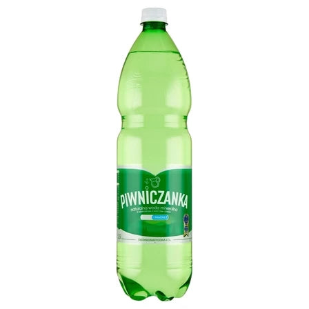 PIWNICZANKA Naturalna woda mineralna lekko gazowana 1.5 L